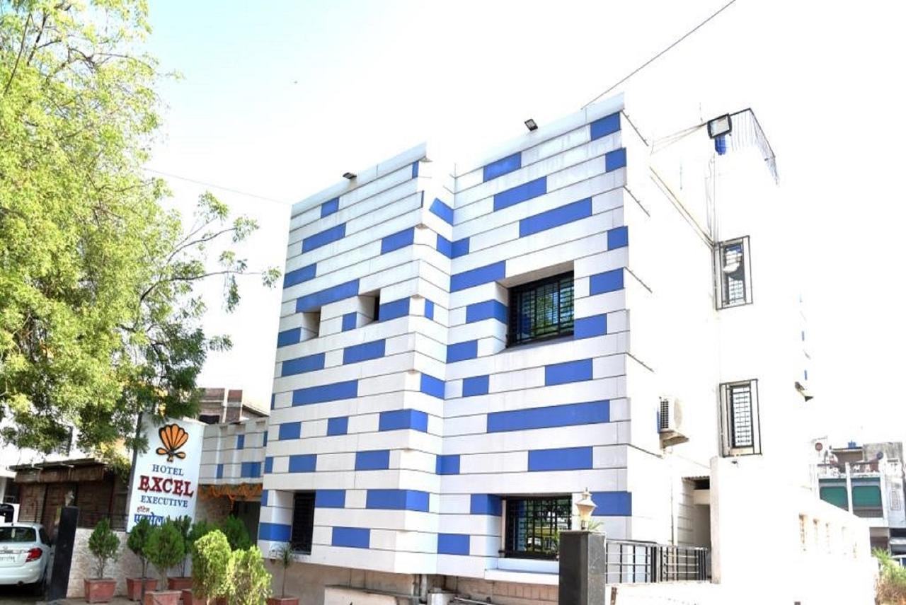 Hotel Excel Executive Amrāvati Exterior photo